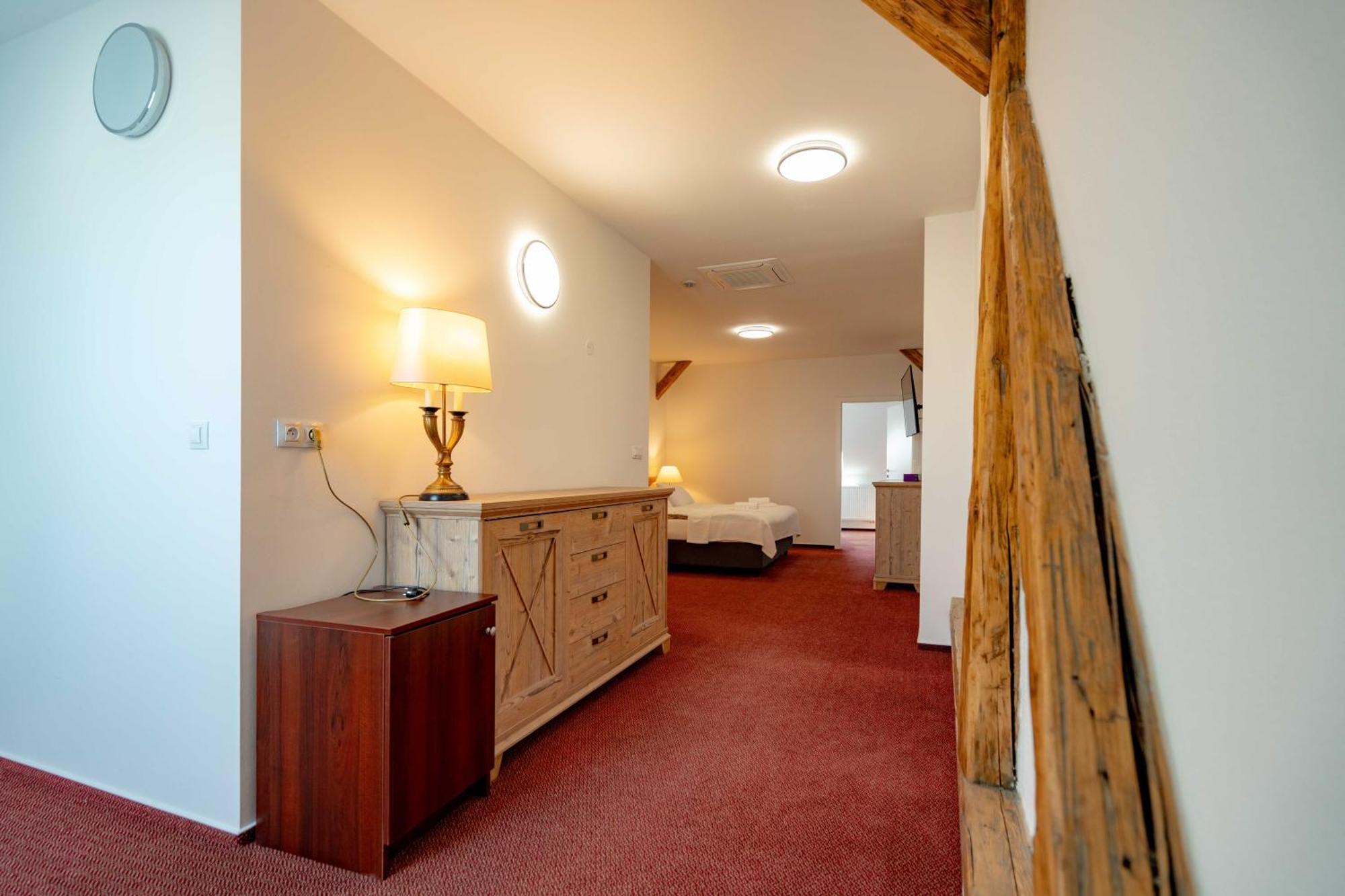 Hotel Volf Prestice Exterior photo