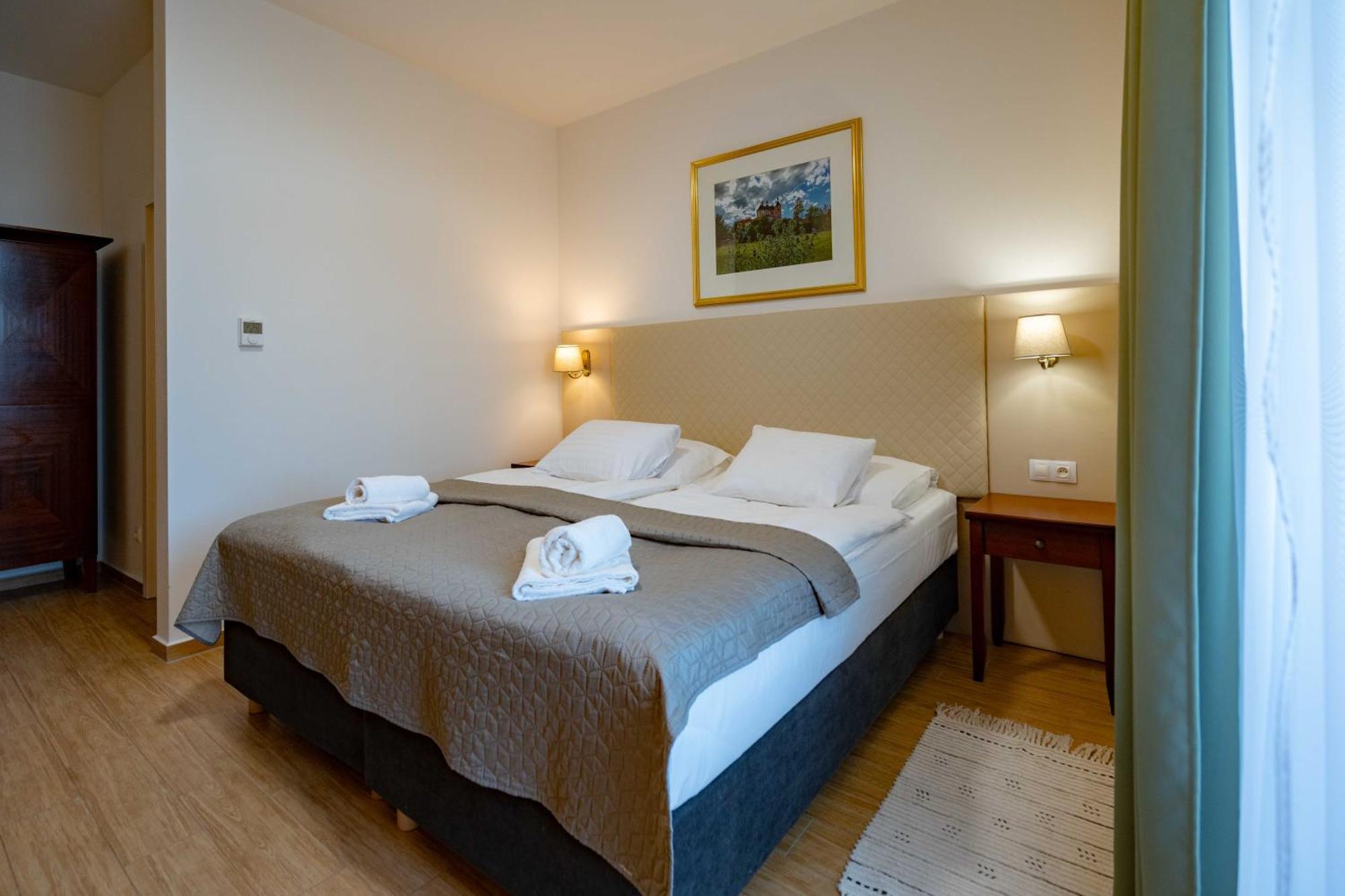 Hotel Volf Prestice Exterior photo
