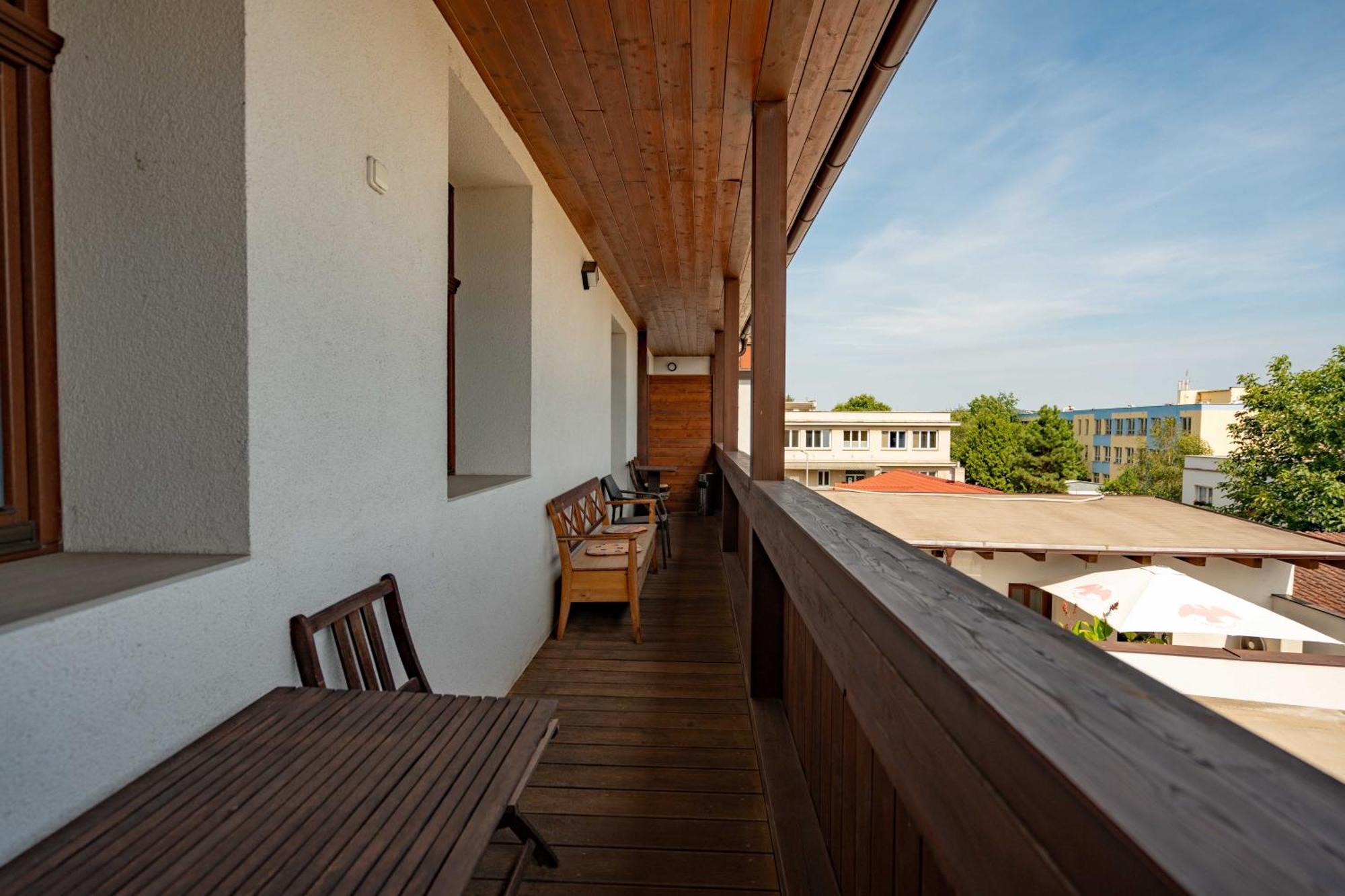 Hotel Volf Prestice Exterior photo