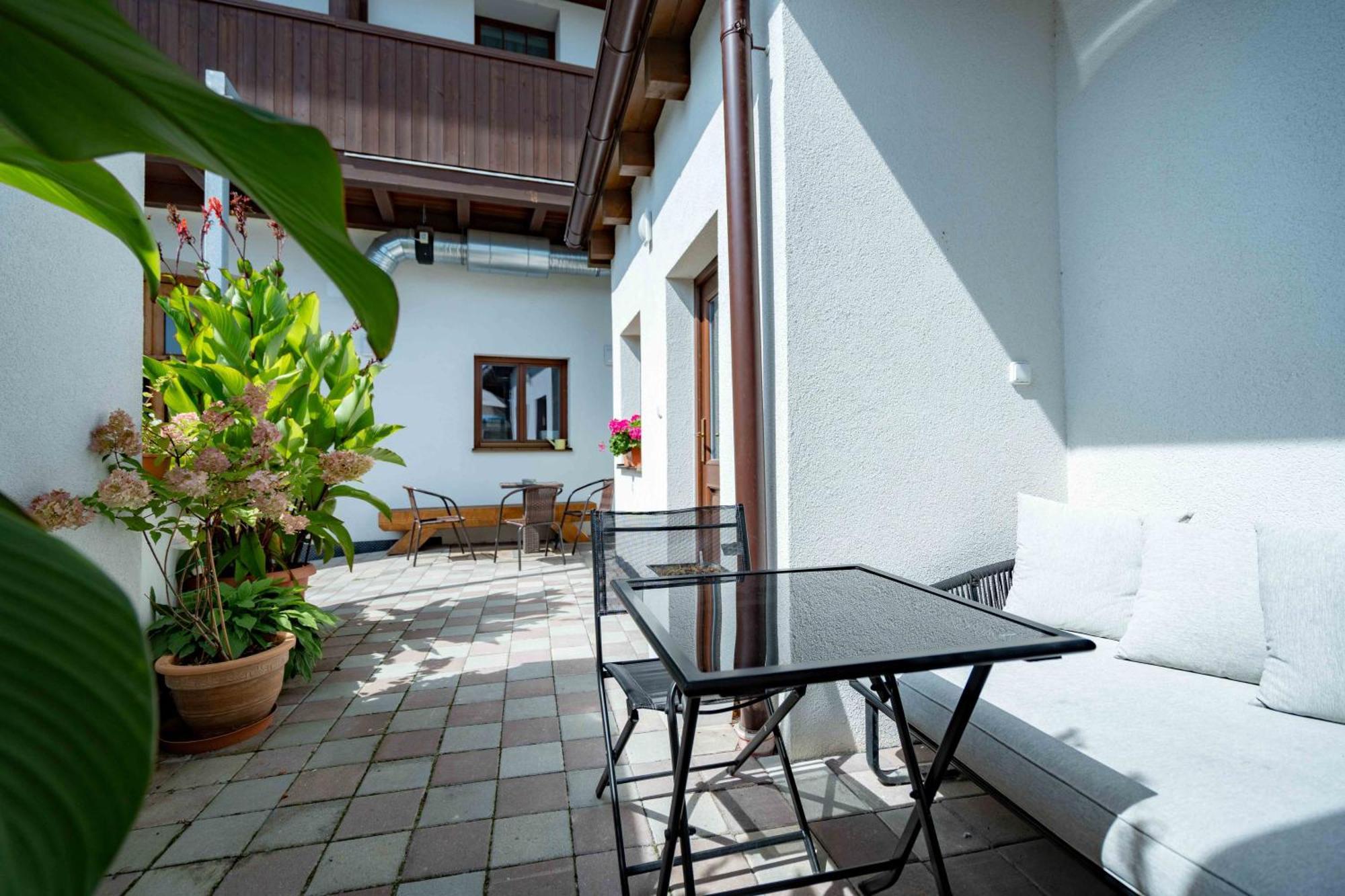 Hotel Volf Prestice Exterior photo